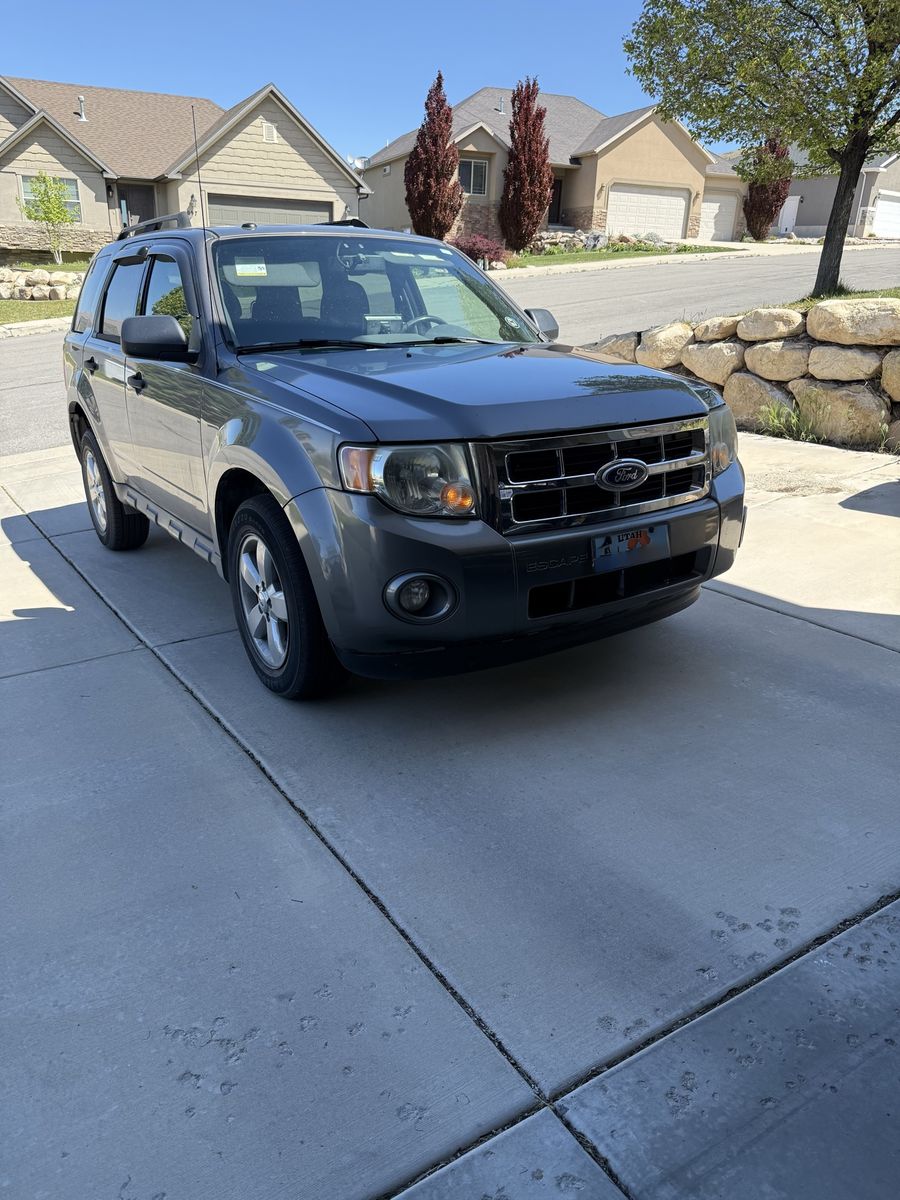2011 Ford Escape XLT SUV - Gray, Sunroof, Roof Rack, Automatic, Great Teenager Car