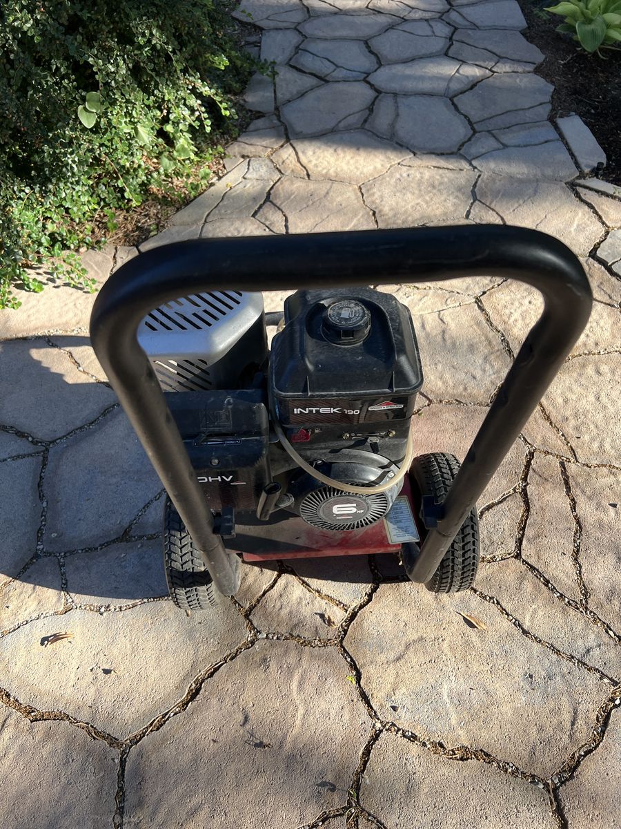 Gas powered pressure washer