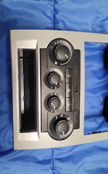 2008-2010 Chrysler 300 Center Dash Radio Trim Bezel Vents Clock AC Control