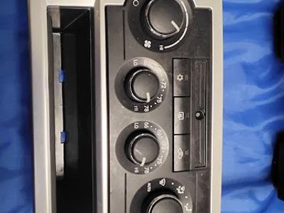 2008-2010 Chrysler 300 Center Dash Radio Trim Bezel Vents Clock AC Control