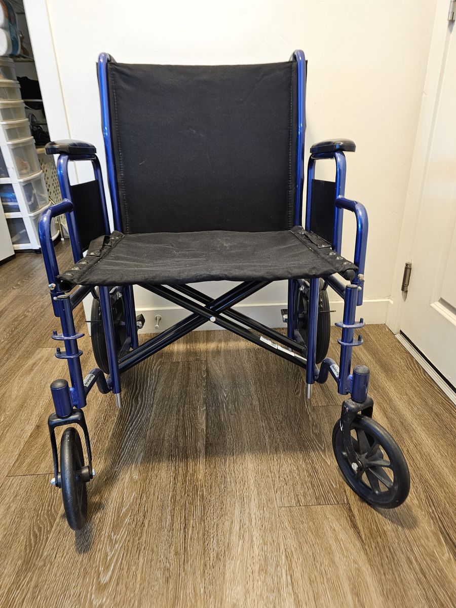 Transport wheelchair