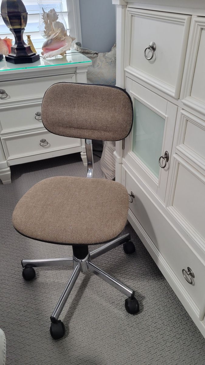 Desk chair