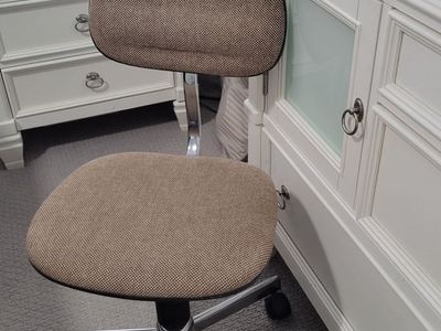 Desk chair