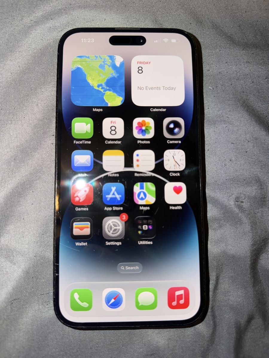 iPhone 14 Pro Max (cracked back glass)