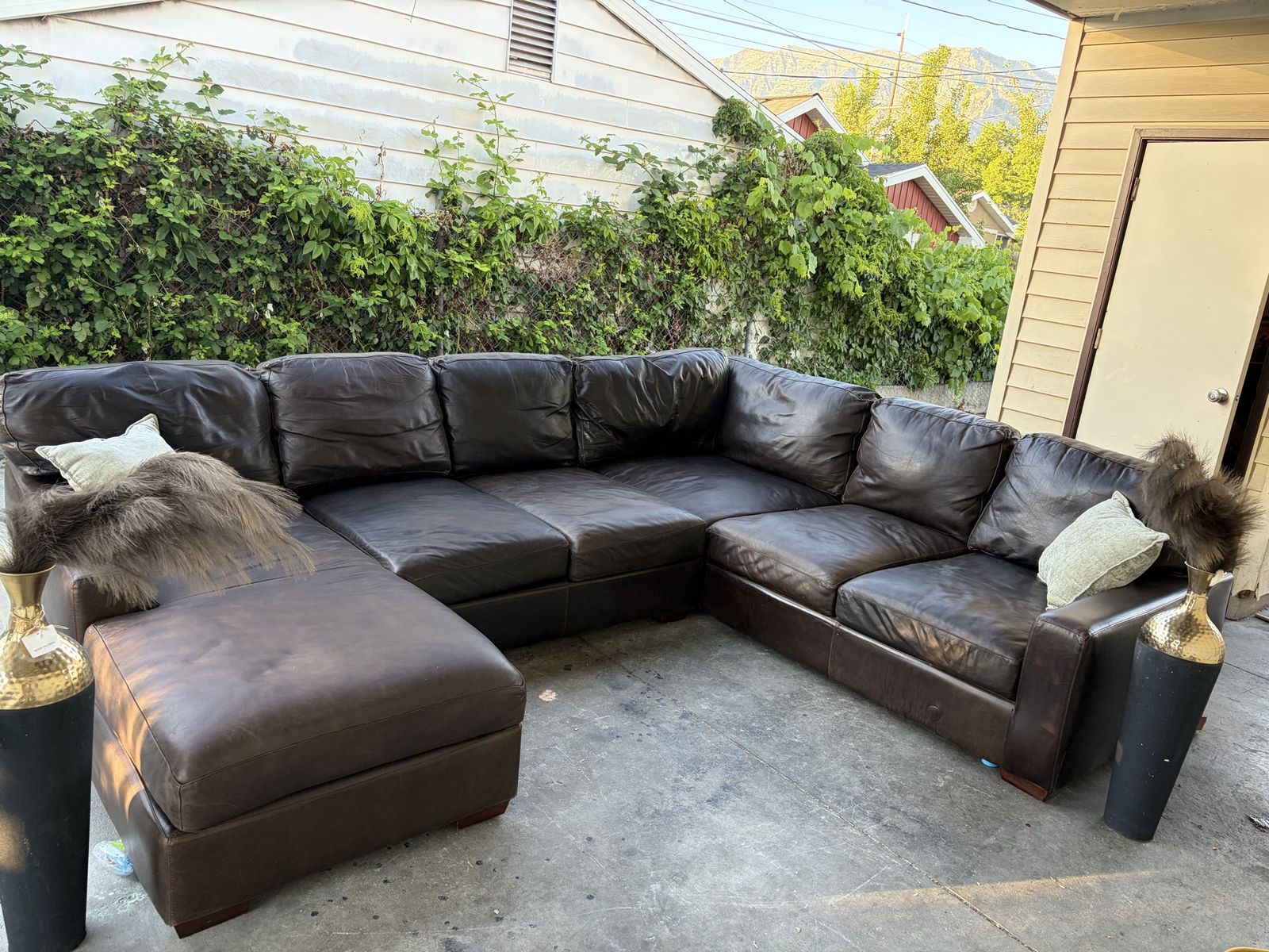 Large Brown Leather Sectional Sofa with Chaise - Comfortable & Spacious(CAN DELIVER)