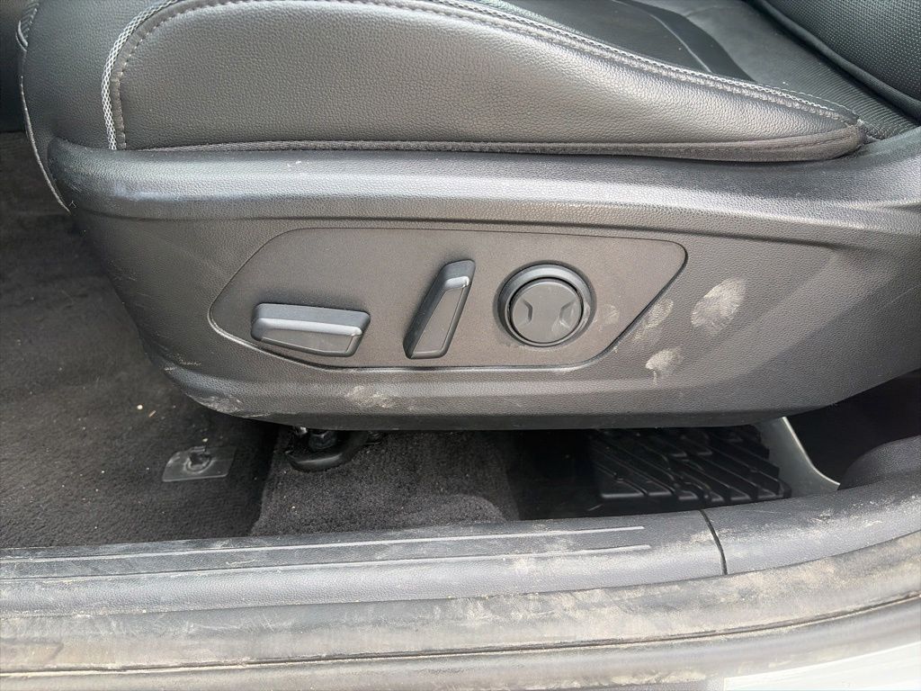 Main image 11