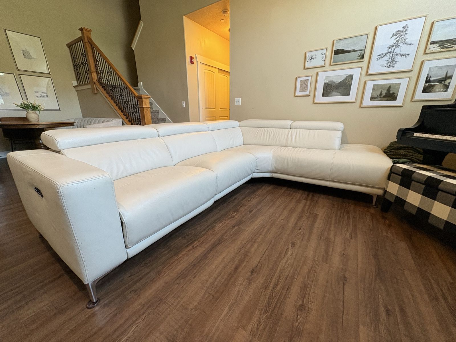 Modern White Leather Sectional Sofa with Recliners - Sleek Design, Great Condition