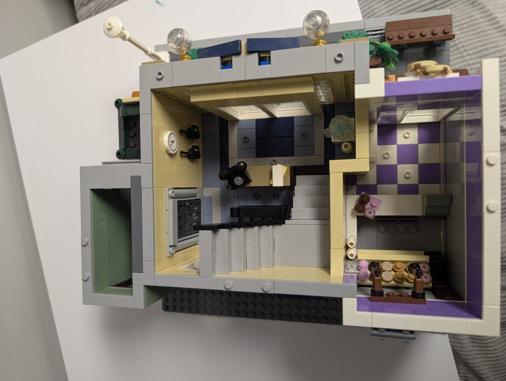 Main image 6