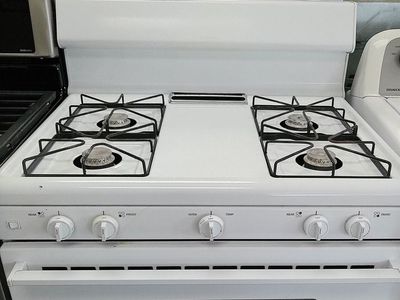 Clean White GAS Stove