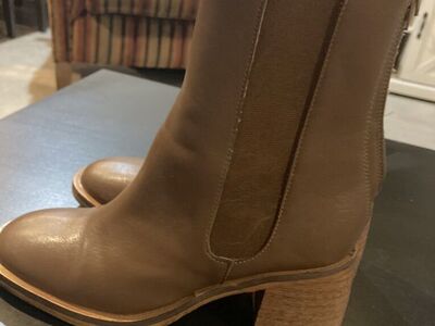 Womens Size 8 Brown Boots
