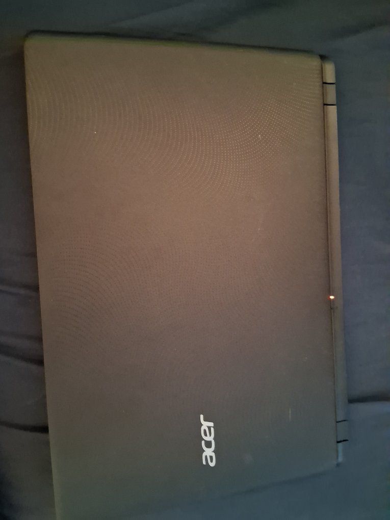 Acer Aspire ES1-572 Laptop Intel i3-6100U 4GB RAM Windows 10 Home