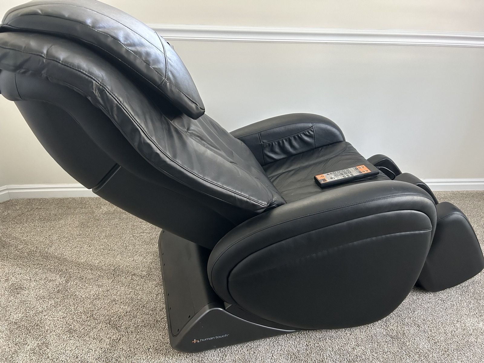 Human Touch Full Body Relax and Massage Chair - Perfect for Home Relaxation