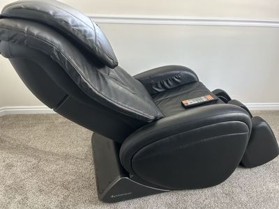 Human Touch Full Body Relax and Massage Chair - Perfect for Home Relaxation