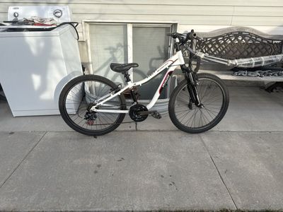 Specialized hotrock 24 mountain bike