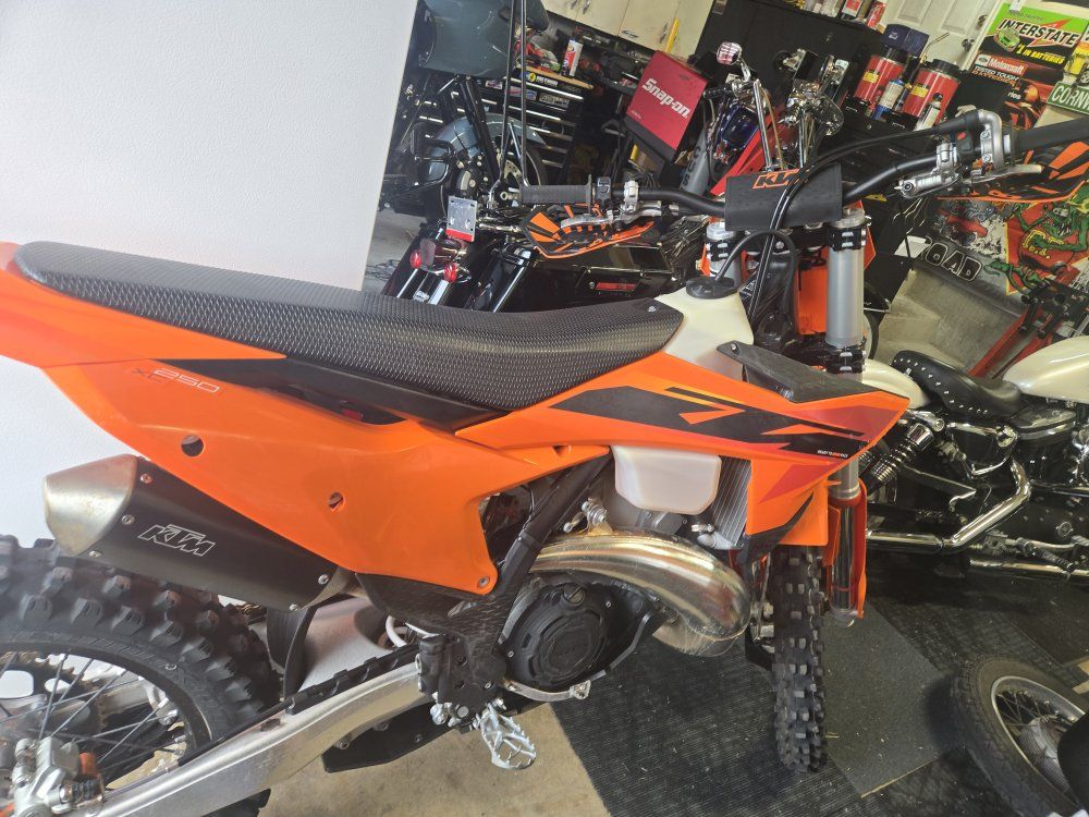 2025 KTM 250 XC TPI Dirt Bike - Excellent Condition, Low Hours, Ready to Ride just take over the loan