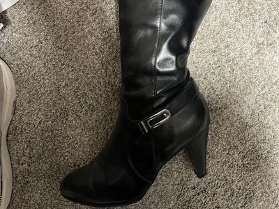 Black High Heel Shoes size 11