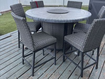 Patios table
