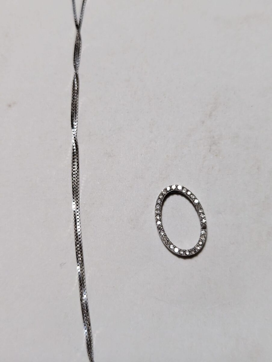 Oval Necklace (Brand New) Great Valentines/Mother's Day Gift