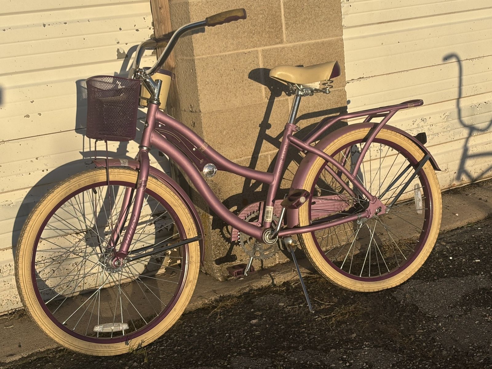 Huffy 24” Nel Lusso Cruiser Bike, Fits Riders 58”-