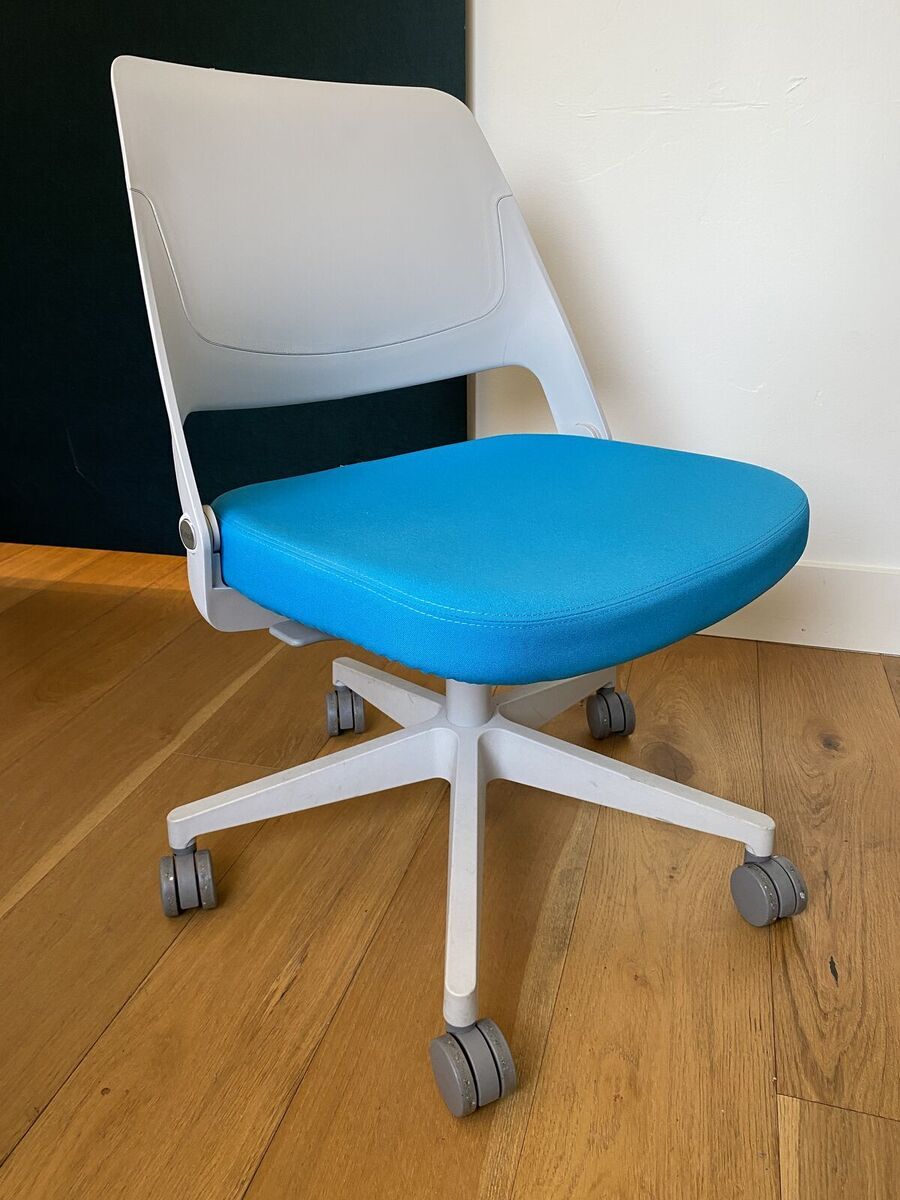 Knoll Ollo Chair (4 available)