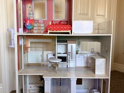 Rainbow High Dollhouse & 6 Dolls, 3-Story Wooden House with Furniture and Accessories