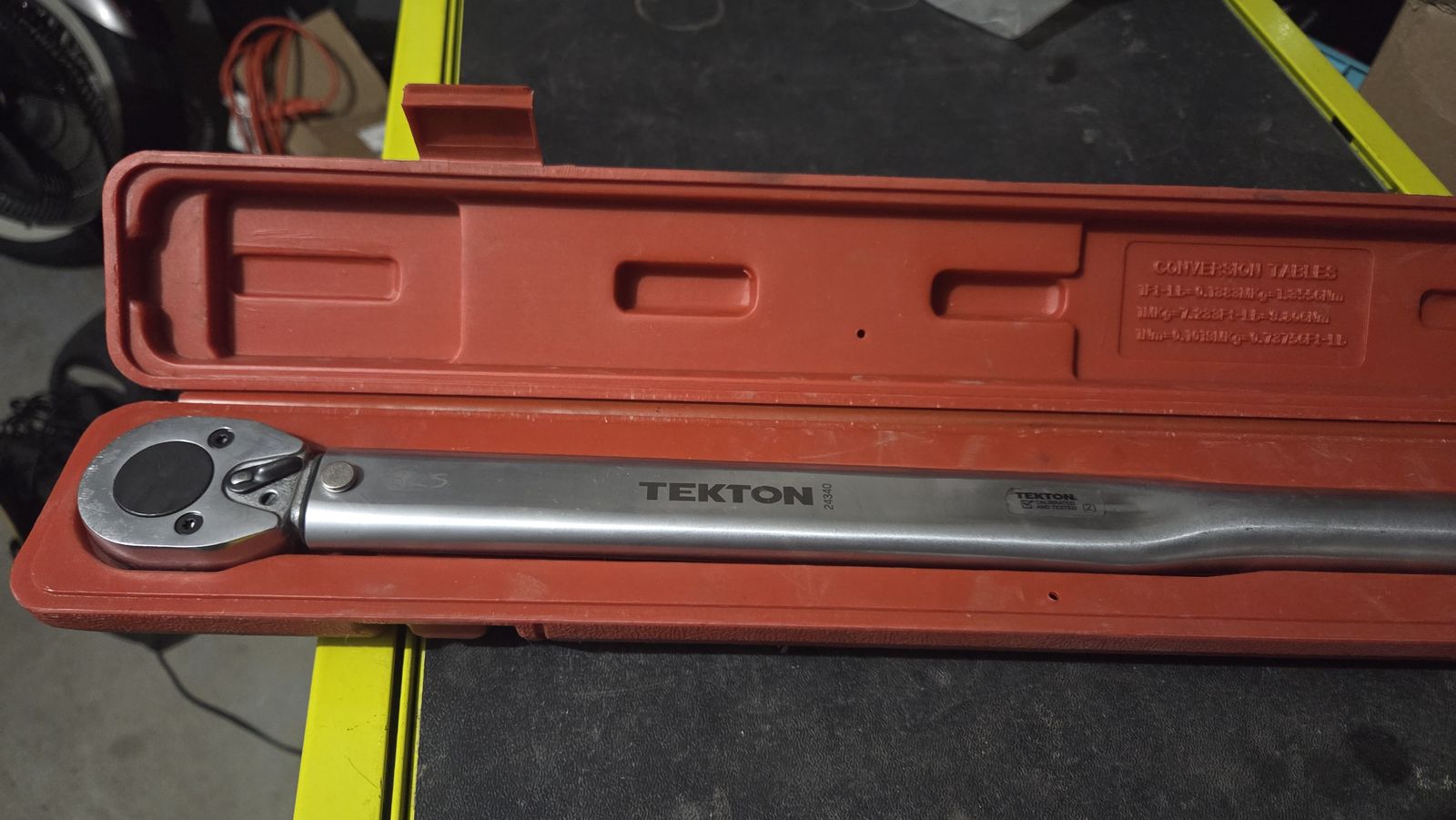 Torque wrench, 1/2" drive 25 - 250 ft lbs
