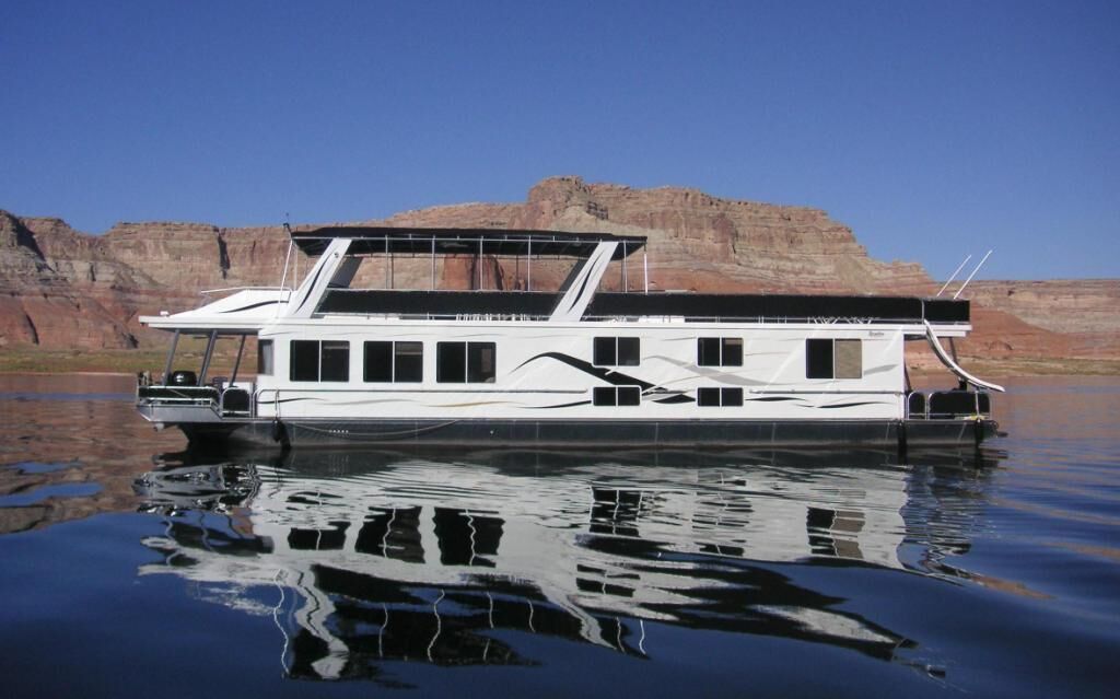 2005 Starlight Houseboat Share Lake Powell Wahweap Marina B6(Week 27, 2026 check on is July 3rd)