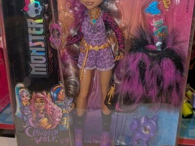 Monster High Clawdeen Wolf Doll w/Pet Crescent New