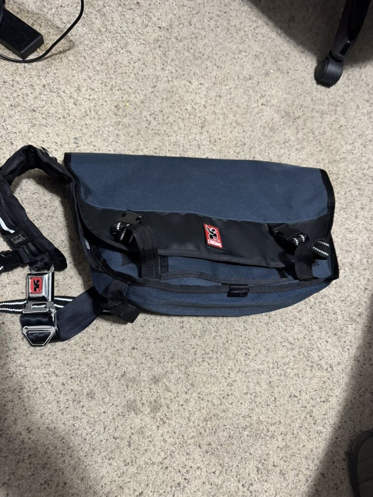 Chrome Industries Messenger Bag in Blue/Black