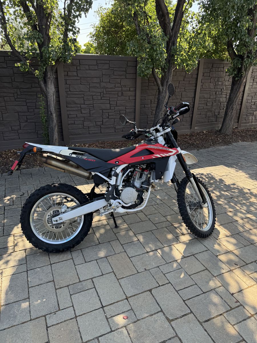 Husqvarna TE450 2008 low miles, excellent condition very little use