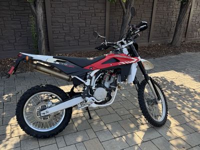 Husqvarna TE450 2008 low miles, excellent condition very little use