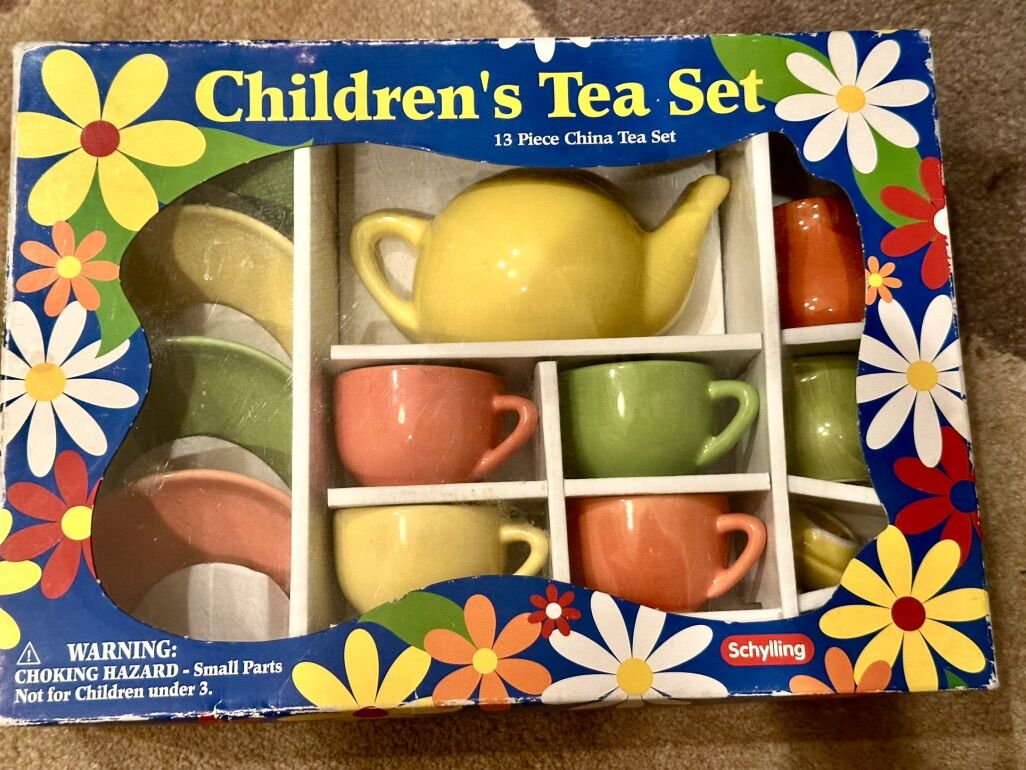 Darling Retro Porcelain Childs Tea Set Like New