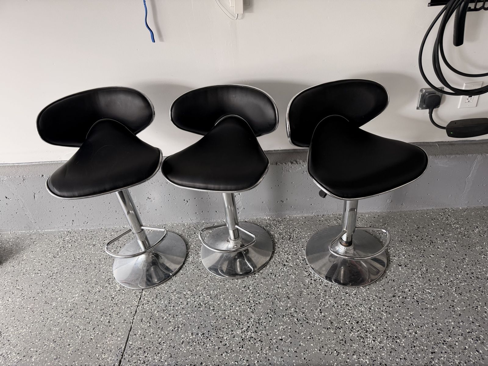 Modern pedestal bar stools
