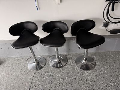 Modern pedestal bar stools