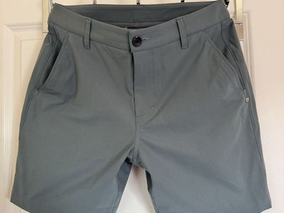 Vuori Meta Short - 31” - Iron Blue Color