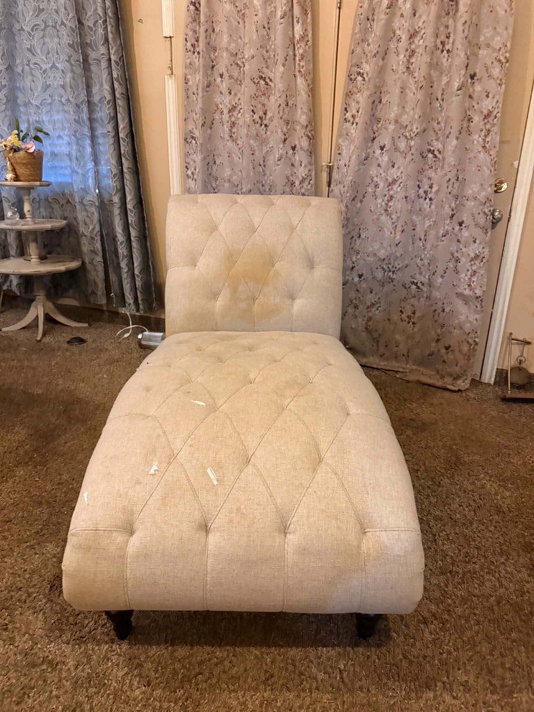 Diamond Cream Lounge Chair