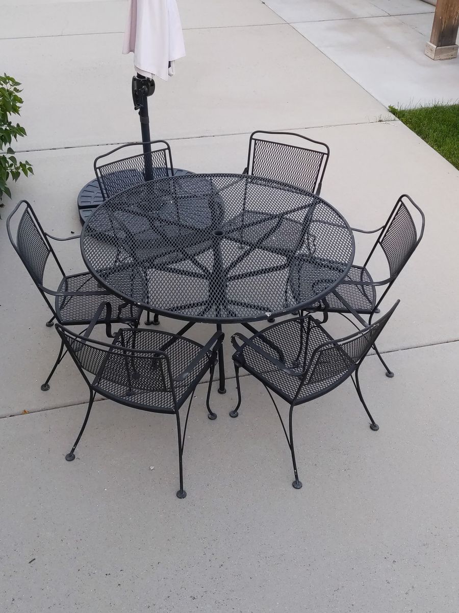 Black metal patio furniture