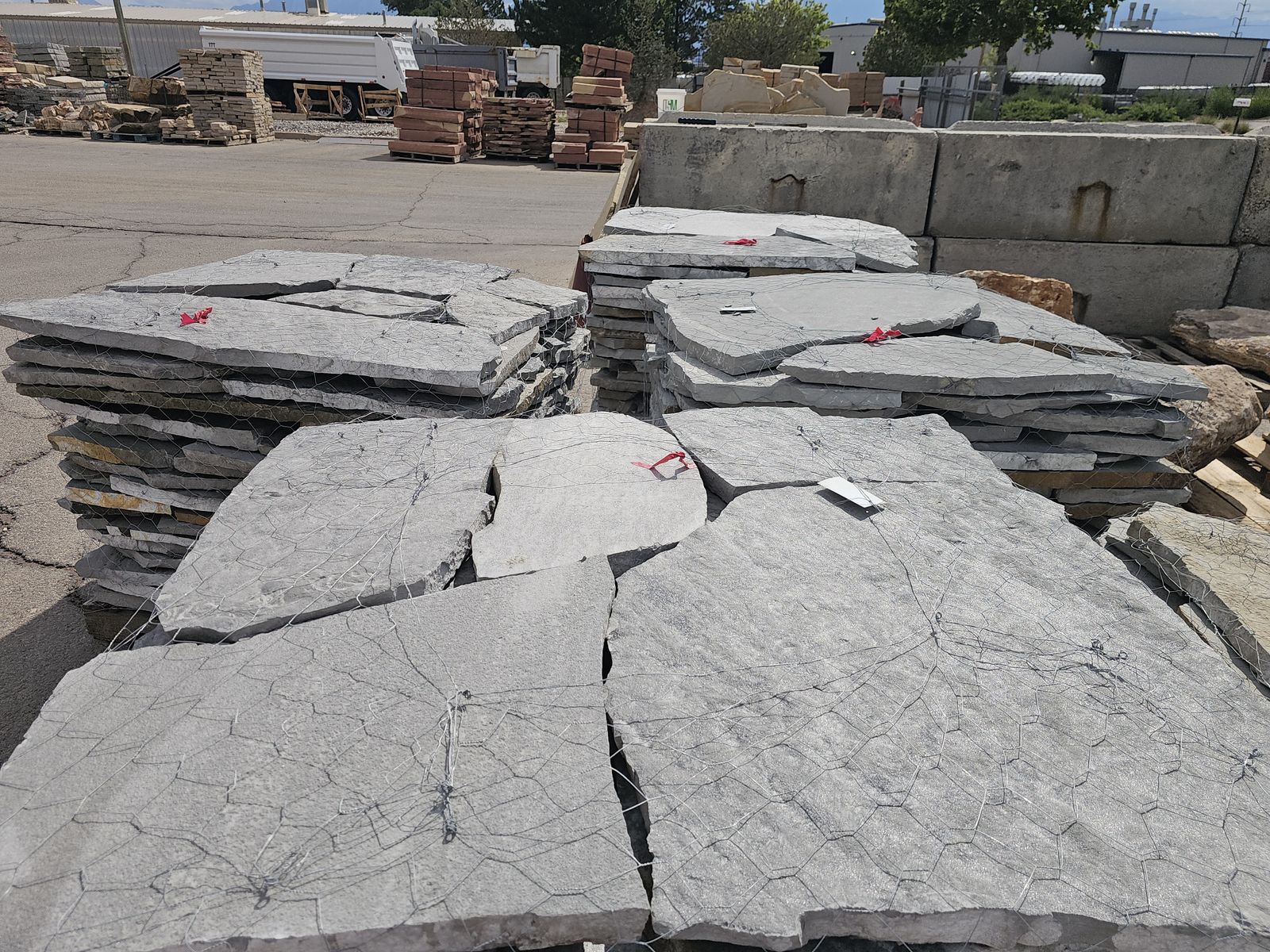 Ghost Gray Patio Flagstone 1.5"