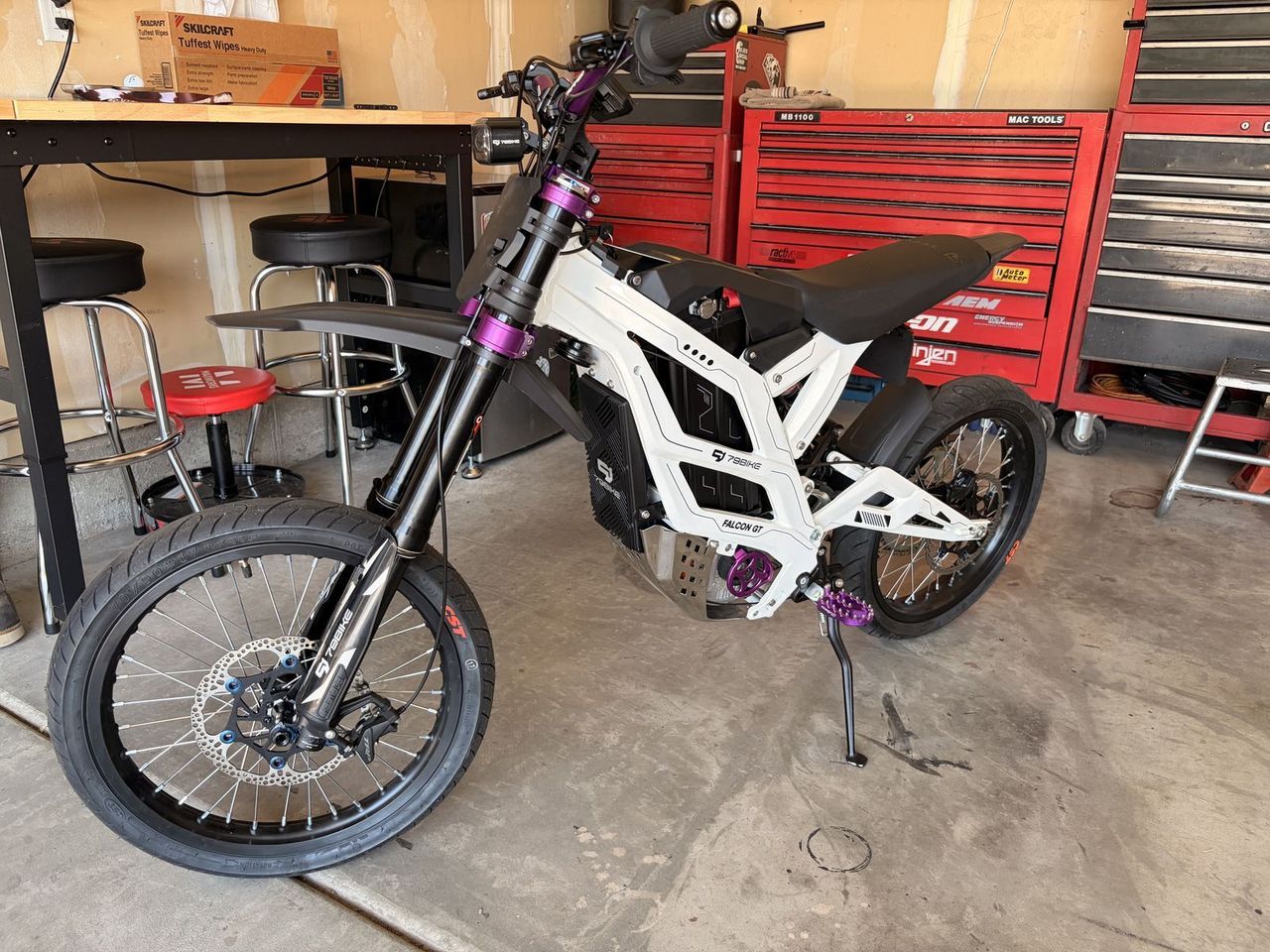 Main image 1