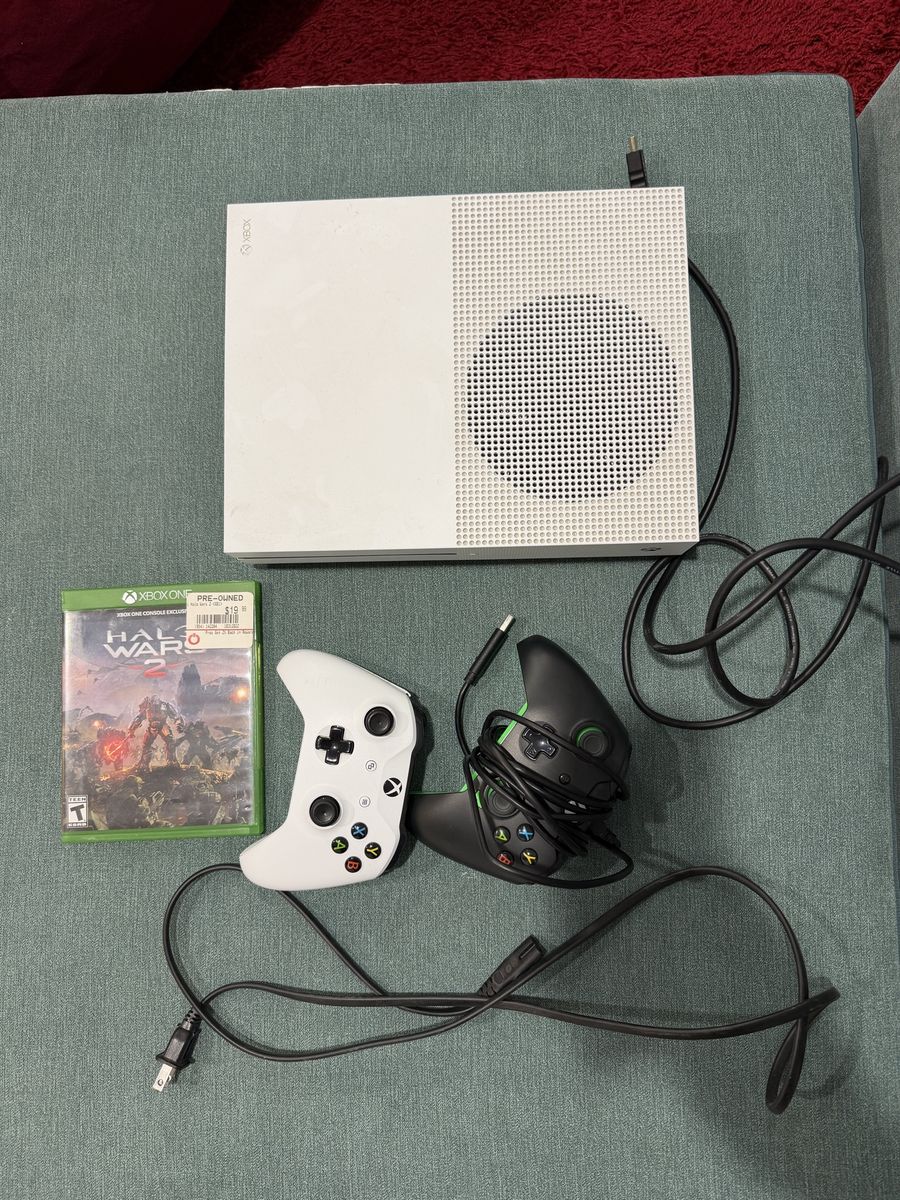 Xbox One S (1681)