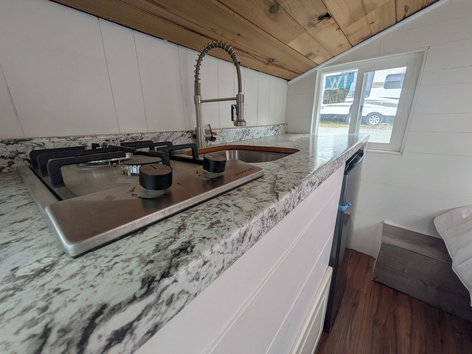 Main image 11