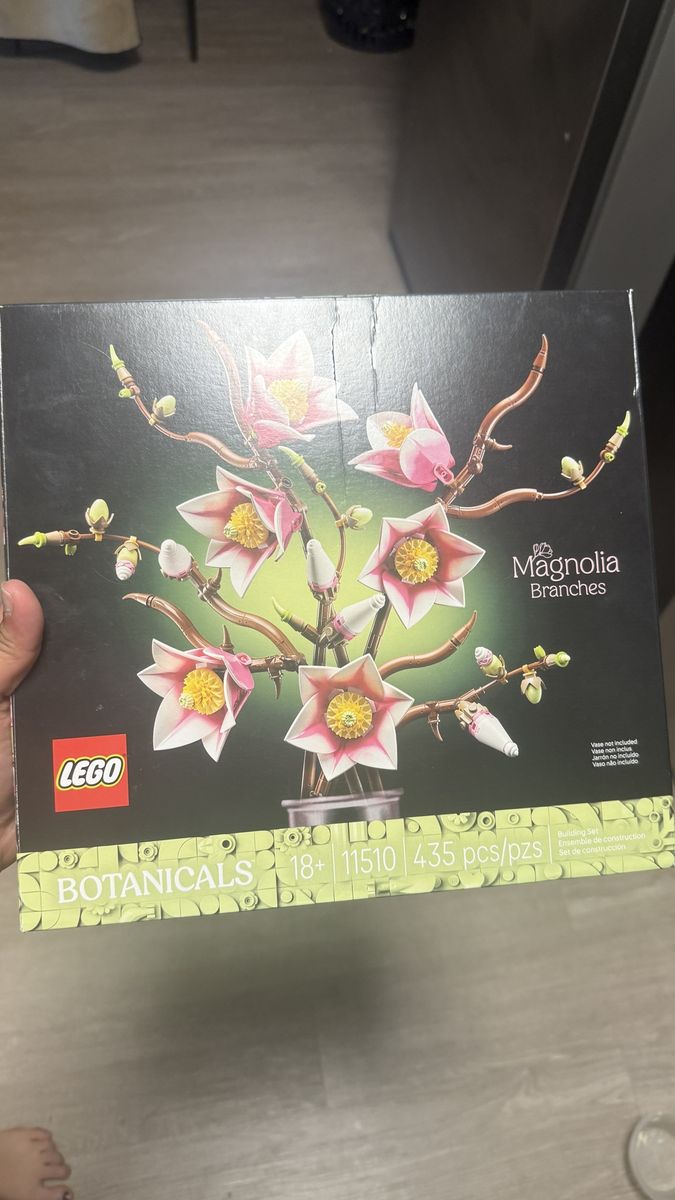 LEGO Botanicals Magnolia Branches Building Set 11510 - 435 pcs
