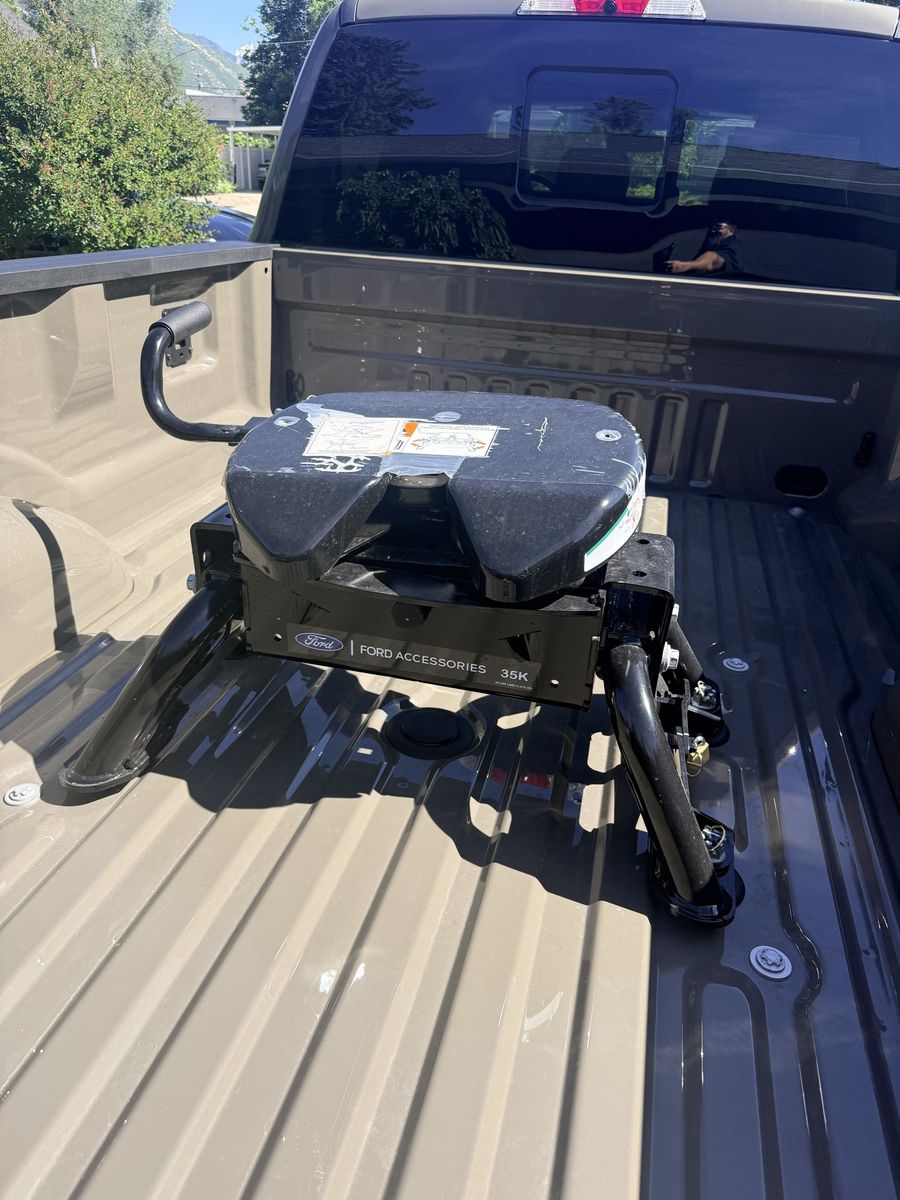 Brand new f450 35k pound 5th wheel hitch
