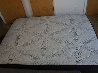 Sleepy's by Sealy Queen Mattress