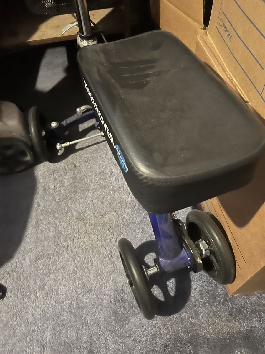 KneeRover Steerable Knee Scooter - Blue with Front Basket