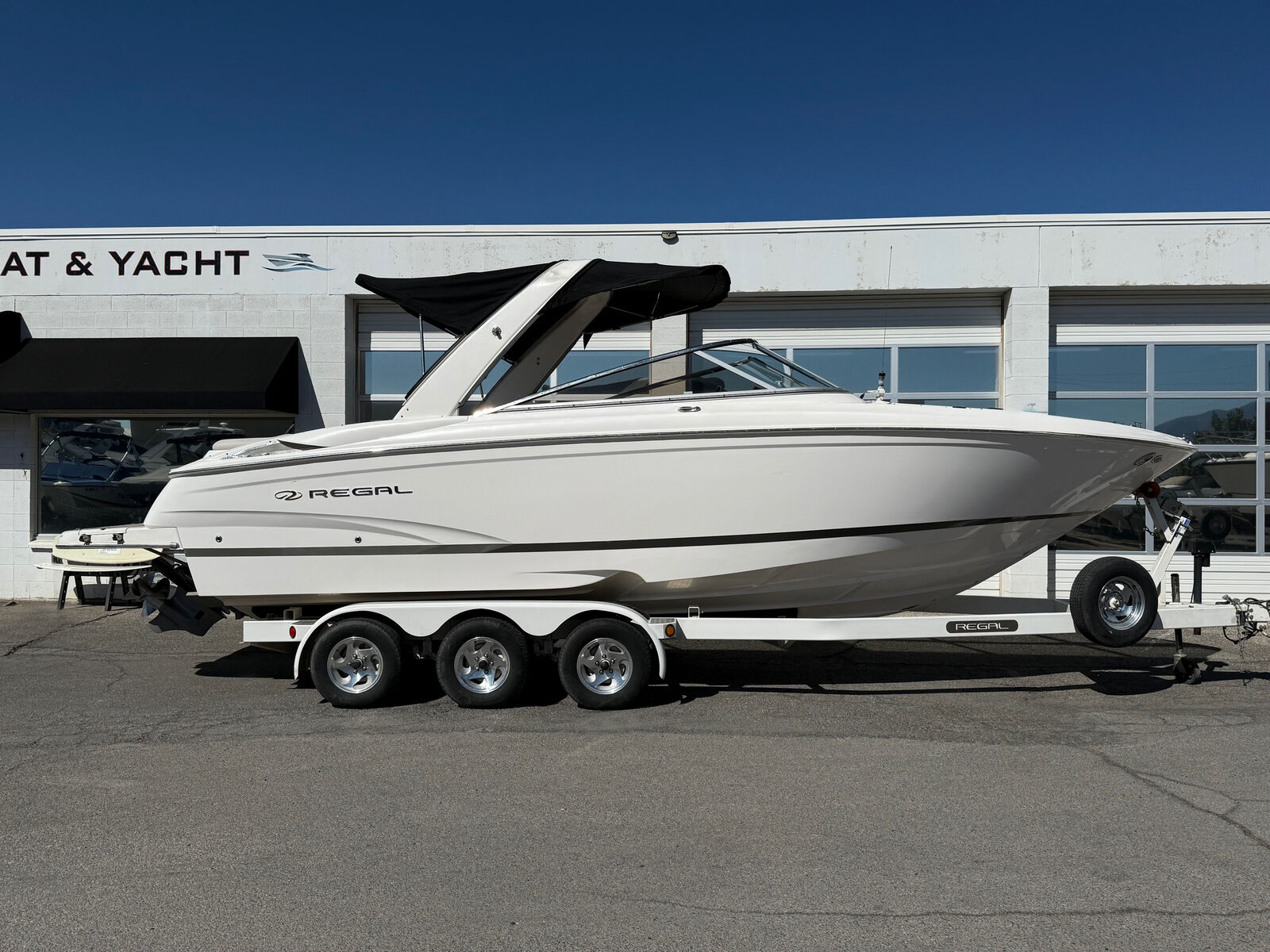 2008 27' Regal 2700 Bowrider