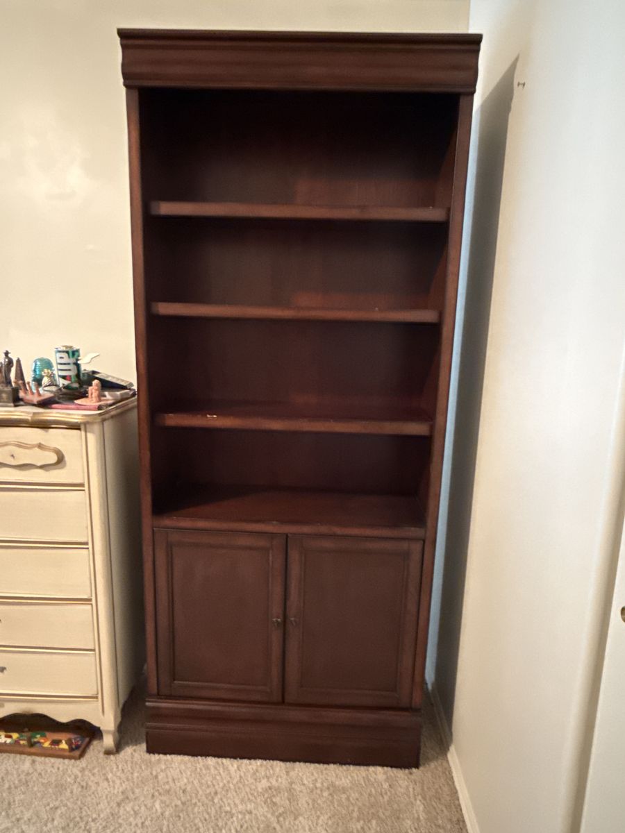 Bookshelf With Bottom Cabinet