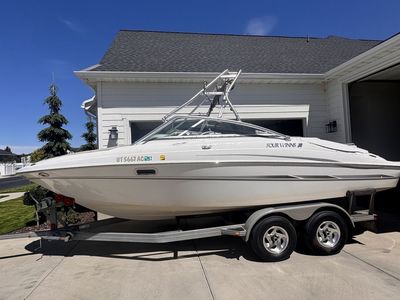 2004 Four Winns 230 Horizon - Single Owner, 5.7L V8 Duoprop