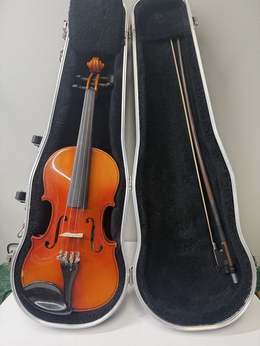Vintage Suzuki 1/4 Violin - 101RR - With Bow and Case