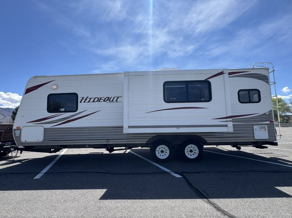 Like New Keystone HideOut 28'6 Slide Loaded